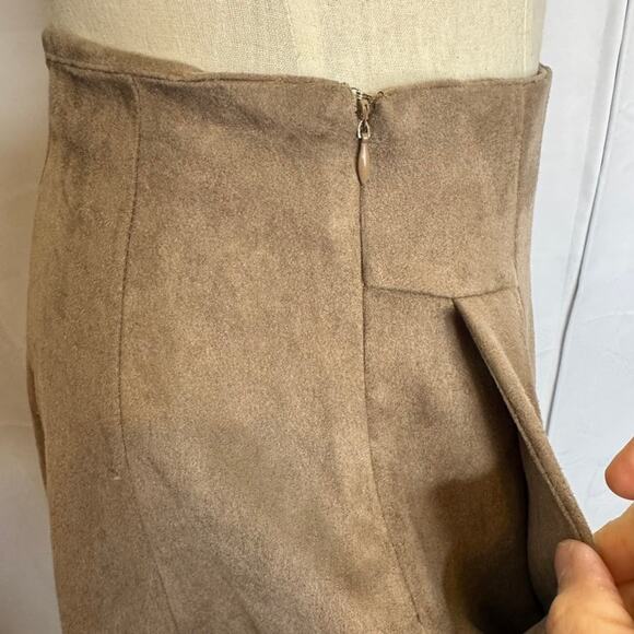 She + Sky Faux Suede Skater Mini Skirt Taupe Brown Size M Pockets Soft Chic Boho - Picture 3 of 9